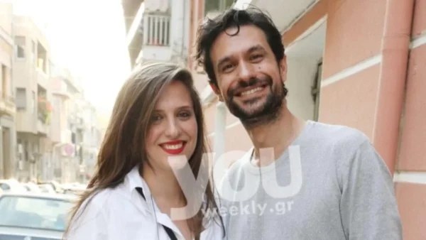 Σπάνια φωτογραφία του Ορφέα Αυγουστίδη και της Γεωργίας Κρασσά - Αντάλλαξαν το πιο "καυτό" φιλί