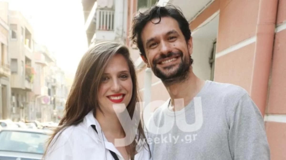 Σπάνια φωτογραφία του Ορφέα Αυγουστίδη και της Γεωργίας Κρασσά - Αντάλλαξαν το πιο "καυτό" φιλί