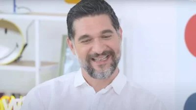 «Είμαστε από τις περιπτώσεις ζευγαριών που...» - Ο Πάνος Ιωαννίδης "σπάει" τη σιωπή του για τη σύντροφό και το παίδι του
