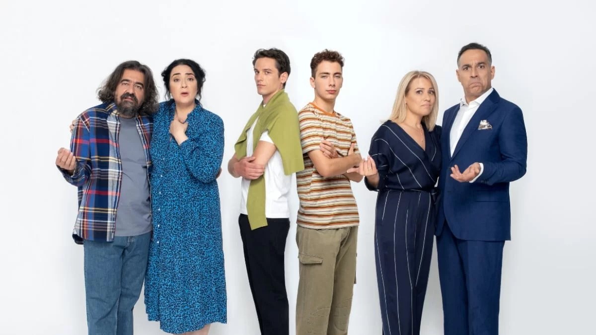 Ποιος Παπαδόπουλος; (26/10): Ο Αλέξανδρος προσπαθεί με νύχια και με δόντια να βάλει εμπόδια στην σχέση του Θάνου και της Εριέττας