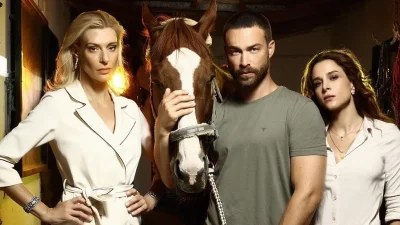 Άγρια Γη (10/10): Ραγδαίες εξελίξεις - Ο Λουκάς παίρνει τα αποτελέσματα του DNA