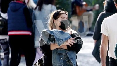 Το χαμόγελο έσβησε από τα χείλη της: Στα Ιωάννινα για την κηδεία της γιαγιάς της η Δανάη Μπάρκα