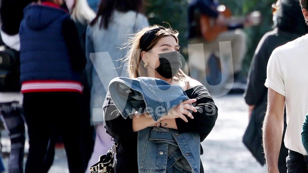 Το χαμόγελο έσβησε από τα χείλη της: Στα Ιωάννινα για την κηδεία της γιαγιάς της η Δανάη Μπάρκα