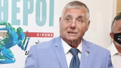 Γιώργος Τράγκας: Οι φάκελοι με τα περιουσιακά στοιχεία του παραδόθηκαν στην οικεγένειά του - Απών ο ένας από τους δυο γιους του