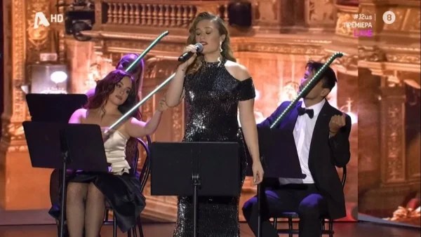 «Μετά την αόρατη κονσόλα, τώρα τα αόρατα βιολιά» - Έκλαψε από τα γέλια το twitter μετά την εμφάνιση Μαυρίκιου και Ιλάειρας στο J2US