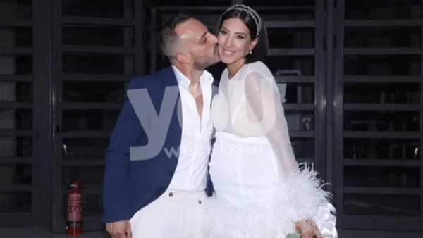 Σοφία Λεοντίτση: Ποζάρει αγκαλιά με τον μπέμπη της στο μαιευτήριο