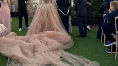 Παντρεύτηκε πρώην παίκτρια του My Style Rocks - Το συγκλονιστικό νυφικό που φόρεσε με την υπέροχη ουρά