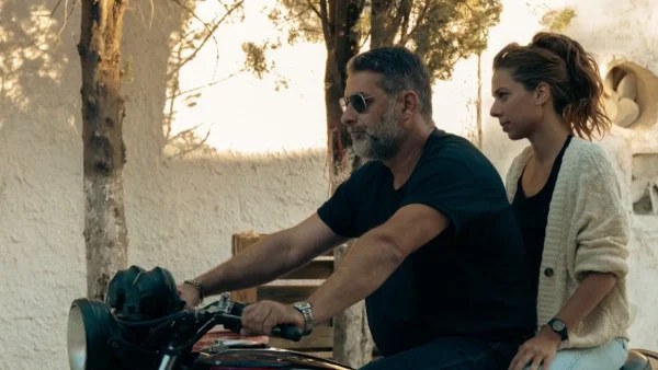 Αυτή η νύχτα μένει 31/10: Ζέτα και Στρατής έρχονται όλο και πιο κοντά - Περνούν μαζί την νύχτα