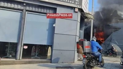 Φωτιά σε εγκαταλελειμμένο κτίριο στον Πειραιά