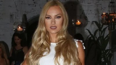 "Έσπρωξε τη γιαγιά και χτύπησε το κεφάλι της! Μόλις το..." - Η εξομολόγηση της Τζούλιας Νόβα για τον πατέρα της
