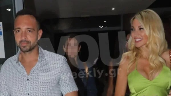 Με μίνι λευκό νυφικό φόρεμα και την κοιλίτσα τούρλα - Παντρεύτηκε η Κωνσταντίνα Σπυροπούλου με τον Βασίλη Σταθοκωστόπουλο