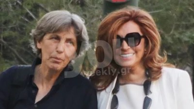 Μιμή Ντενίση: Είτε είσαι 20, είτε 69 ετών, όπως η ίδια, το λευκό look της μπορείς να το υιοθετήσεις - Το συνδύασε με Dior τσάντα