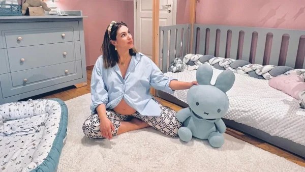 "Έλιωσε" όλο το Instagram - Οι φωτογραφίες Ψυχράμη και Μακαλιά με την κορούλα τους μέσα από το μαιευτήριο