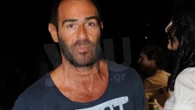 Δύσκολες ώρες για τον Αντώνη Κανάκη - Στο νοσοκομείο η μητέρα του