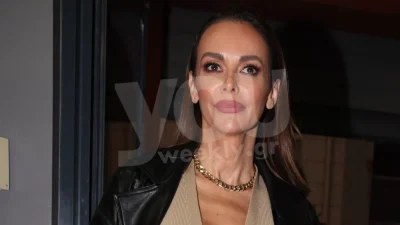 Με τσάντα αξίας 2.300 ευρώ, από τον οίκο Prada, η Μπέτυ Μαγγίρα στη θεατρική πρεμιέρα του έργου "42497"