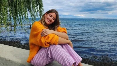 Clogs ή αλλιώς σαμπό: Πως θα φορέσεις αυτά τα παπούτσια τις ζεστές μέρες του Νοεμβρίου;