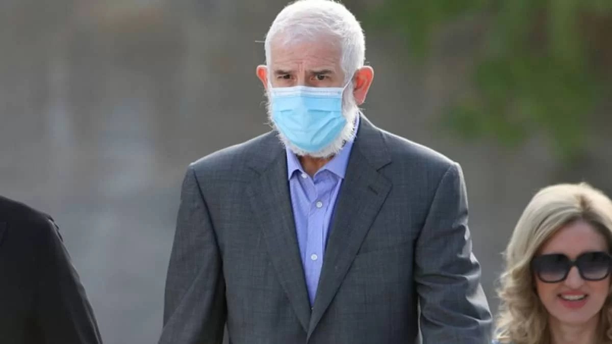 «Το καλύτερο που έχω να κάνω είναι να πέσω από το μπαλκόνι» - Σε άσχημη κατάσταση ο Πέτρος Φιλιππίδης