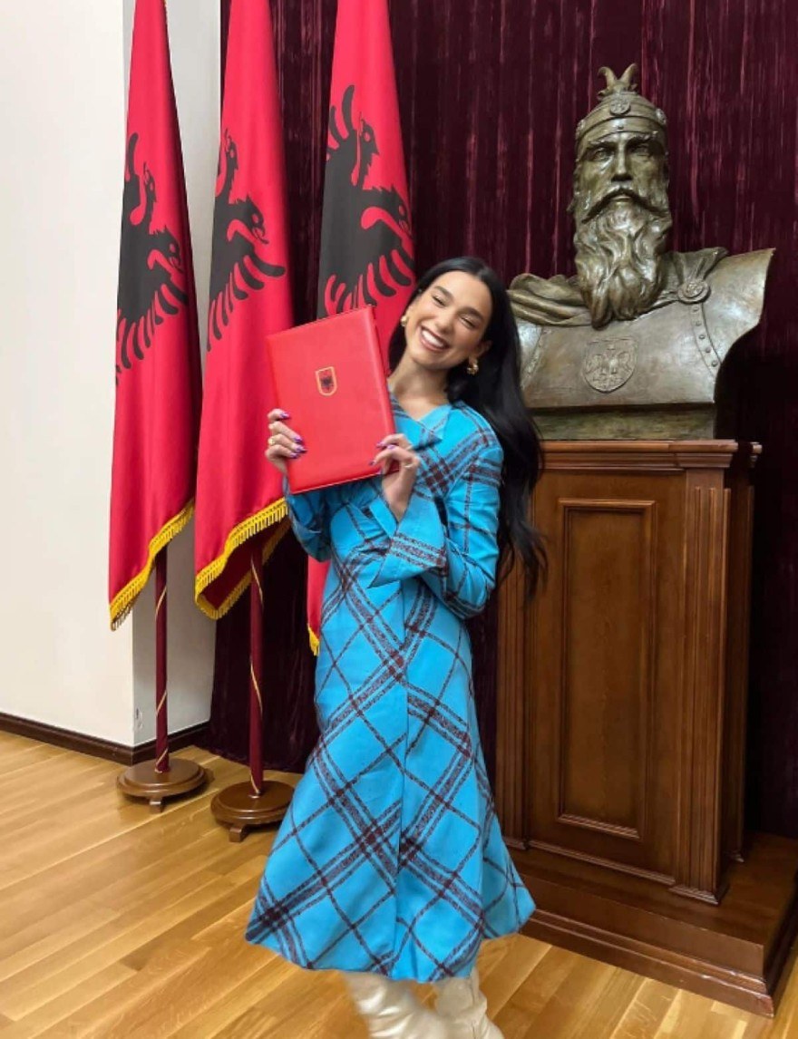 Dua Lipa αλβανική υποκοότητα