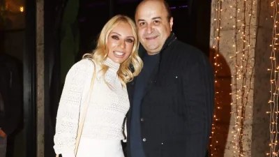 Είναι σχεδόν 20 χρόνια μαζί κι έκαναν σπάνια εμφάνιση στο μαγαζί της Έλενας Τσαβαλιά & του Μάρκου Σεφερλή