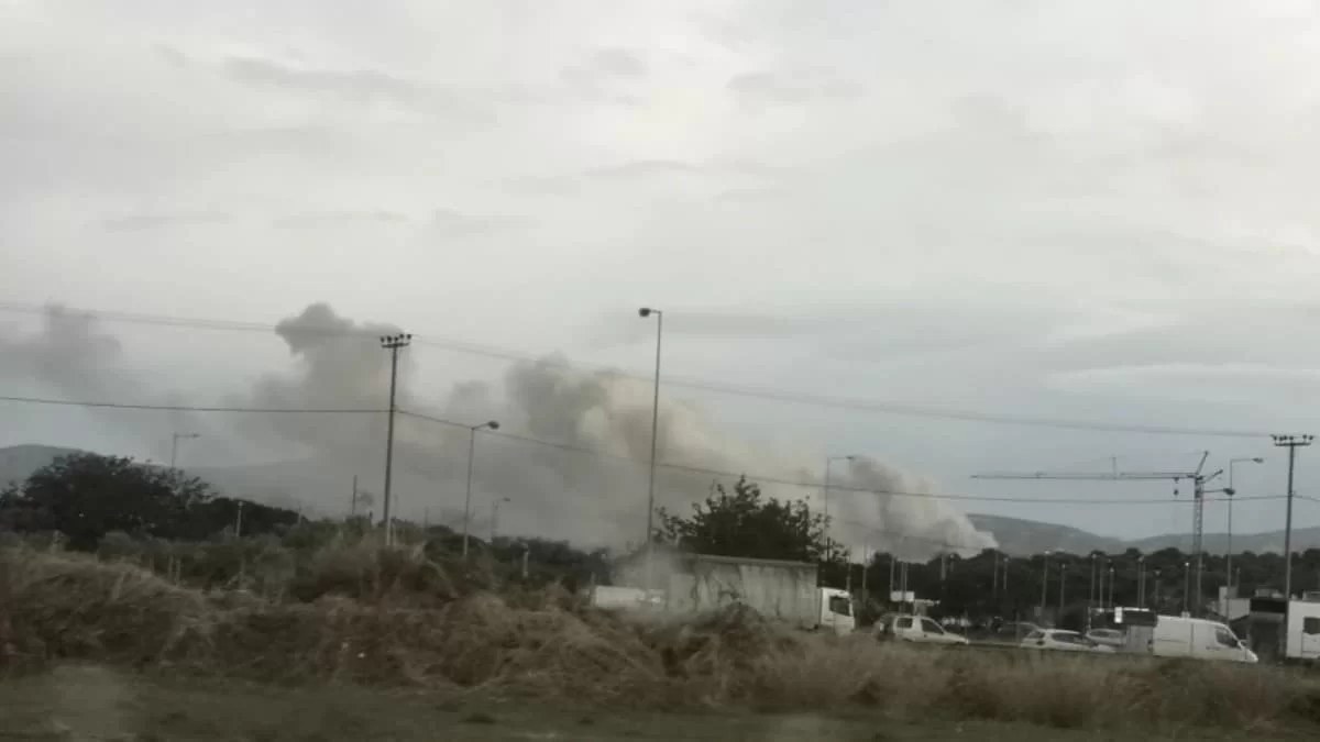 Φωτιά σε επιχείρηση διαχείρισης αποβλήτων στον Ασπρόπυργο -  Στάλθηκε μήνυμα από το 112