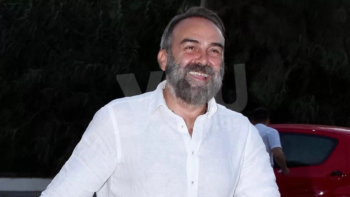 Χωρίς γένια και καταμελάχρινος - Αγνώριστος ο Γρηγόρης Γκουντάρας 30 χρόνια πριν