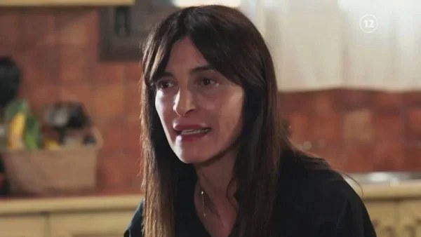 Γη της ελιάς αποκλειστικό: Ο Κουράκος πιάνει στα πράσα την Ιουλία με τον Στάθη και την ξεμπροστιάζει!