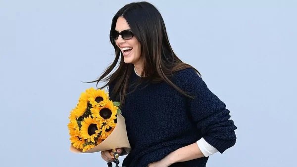 Η Kendall Jenner φόρεσε το μαύρο καλσόν ως παντελόνι - Είναι αυτή η νέα τάση;