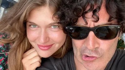 Τι συμβαίνει μεταξύ του Χριστόφορου Παπακαλιάτη και της Κλέλιας Ανδριολάτου; Το βίντεο που κάνει τον γύρο του διαδικτύου