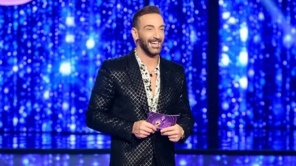 J2us: Ο σπουδαίος τραγουδιστής που θα είναι αυτό το Σάββατο 12/11 στο stage - Τεράστιο λαϊκό γλέντι