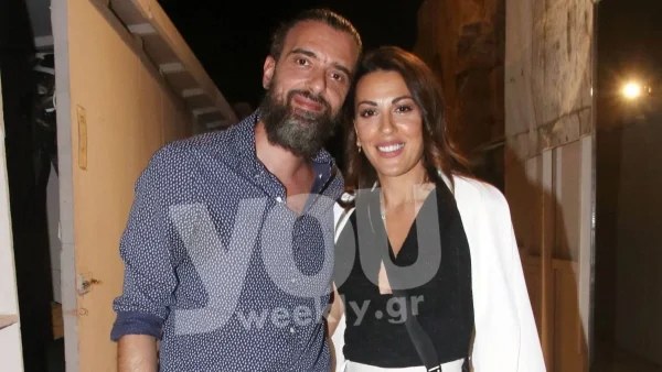 Σε μαύρες αποχρώσεις με δερμάτινο καναπέ - Το μοντέρνο σπίτι της Άννας Μενενάκου και του Σωτήρη Τσαφούλια