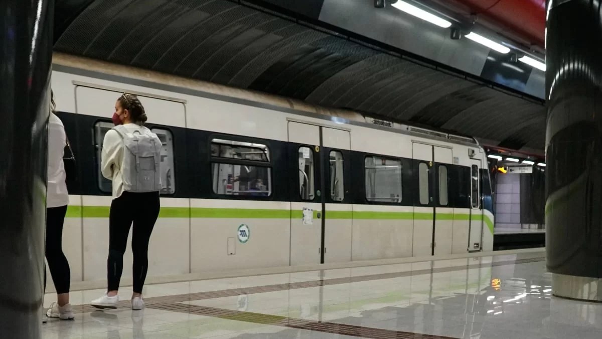 Γυναίκα έπεσε στις γραμμές του Μετρό στο Αιγάλεω - Τι συνέβη