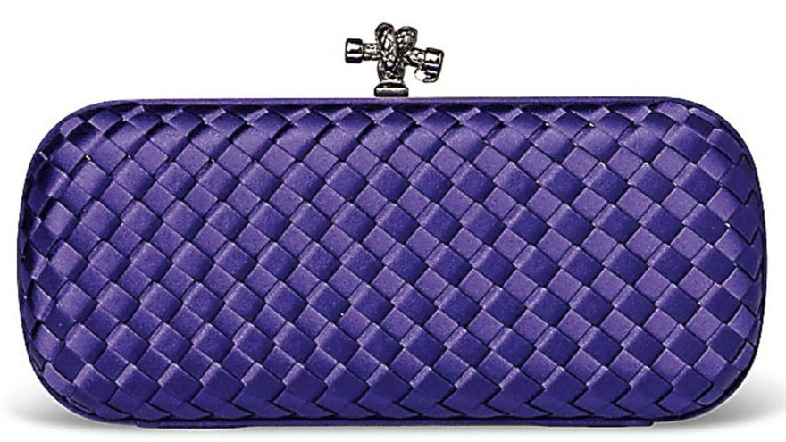 Μοβ clutch, Envie shoes, €39, envieshoes.gr