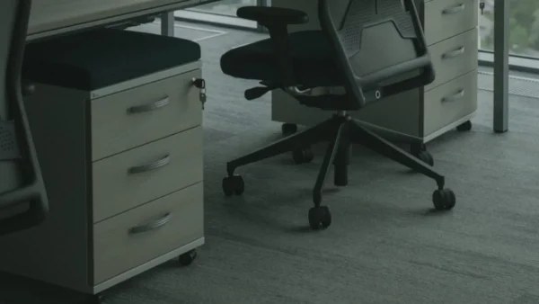 Γιατί να επενδύσω σε μια εργονομική καρέκλα γραφείου;