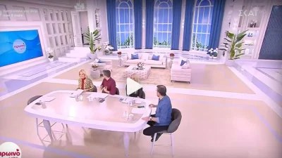 Φαίη Σκορδά: Πήγε να πέσει από τα σκαλιά του Πρωινού μας φορώντας ολόλευκο αποκαλυπτικό μπλουζάκι (Βίντεο)