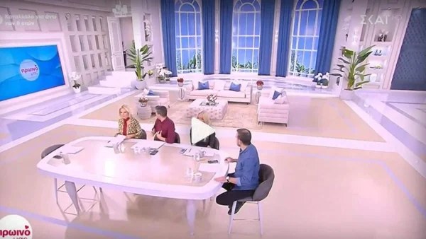 Φαίη Σκορδά: Πήγε να πέσει από τα σκαλιά του Πρωινού μας φορώντας ολόλευκο αποκαλυπτικό μπλουζάκι (Βίντεο)