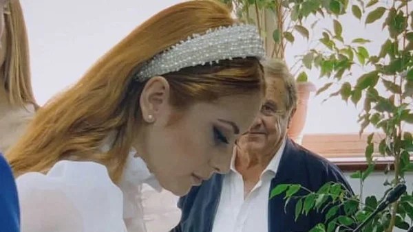 Παντρεύτηκε με μίνι νυφικό - Φωτογραφίες από το γάμο της Τάμτα Μαστοράκη με τον επιχειρηματία σύζυγό της