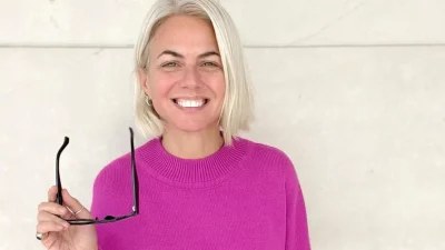 Γεμάτο στολίδια και λαμπάκια - Η Χριστίνα Κοντοβά στόλισε με την κόρη της, Ada το χριστουγεννιάτικο δέντρο του σπιτιού τους