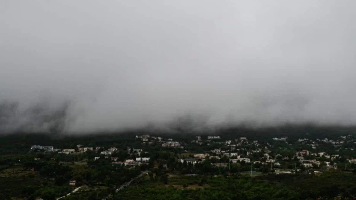 Καιρός (8/12): Αυξημένες νεφώσεις με σποραδικές καταιγίδες στα νησιά - Τι θα επικρατήσει στην Αττική