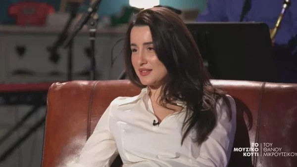 «Μεγαλώσαμε σ’ ένα σπίτι που ο μπαμπάς...» - Συγκινεί η κόρη του Θάνου Μικρούτσικου, Αλεξάνδρα