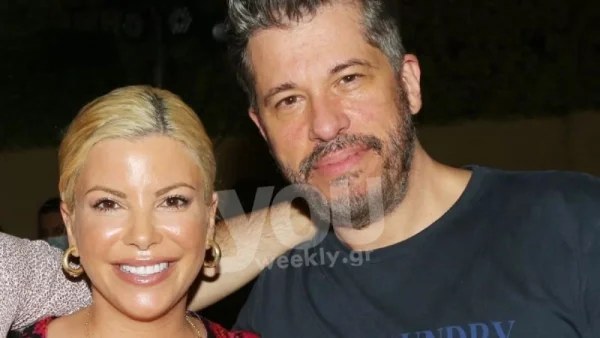 Με μακρύ μανίκι και μία ουρά που δεν χωρούσε στην εκκλησία - Το νυφικό της Αντελίνας στον γάμο της με τον Χάρη Βαρθακούρη το 2013