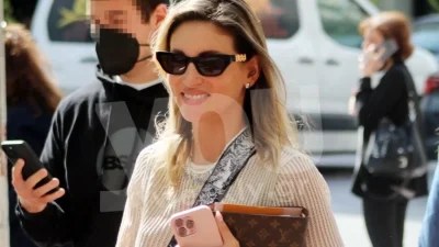 Την απόλαυσαν στο θέατρο - Η φωτογραφία της Αθηνάς Οικονομάκου με τον αδερφό της, Νικήτα και την σύντροφό του