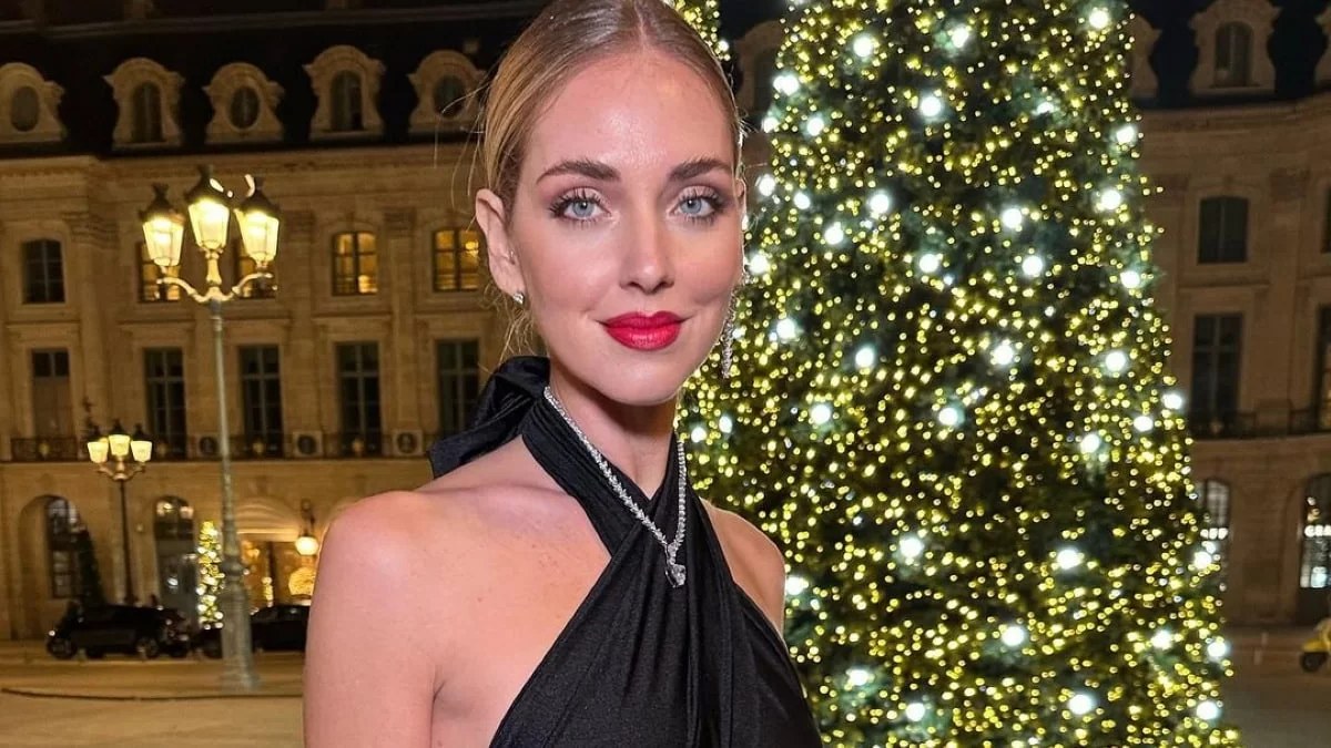 Xmas make-up: Τα προϊόντα που θα χρειαστείς για το τέλειο χριστουγεννιάτικο μακιγιάζ