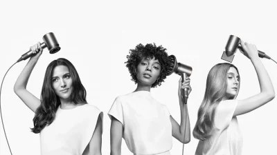 Dyson Supersonic Flyaway: Το τέλειο festive gadget για να «πειθαρχήσεις» τα ατίθασα μαλλιά!