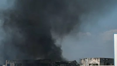 Φωτιά σε εργοστάσιο με πολυεστερικά στον Ασπρόπυργο