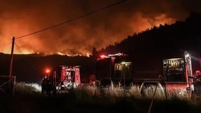 Εξελίσσεται η φωτιά στον Ασπρόπυργο - Η ανακοίνωση της Πολιτικής Προστασίας