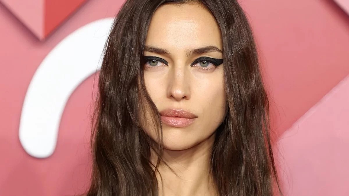 Βιώσιμη μόδα: Με φόρεμα από το H&M η Irina Shayk στο κόκκινο χαλί