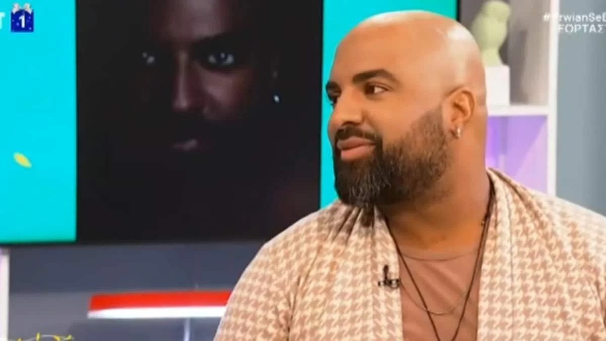 «Χωρίς ενδοιασμούς» - Χαμός με την γυμνή εμφάνιση του Ησαΐα Ματιάμπα στο θέατρο