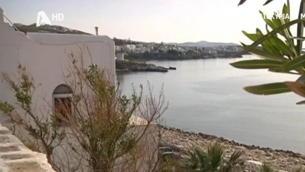 Εύα Καϊλή: Διώροφη κατοικία με ξενώνες και πισίνα - Το οικόπεδο που αγόρασε με τον Φραντσέσκο Τζιόρτζι στην Πάρο πριν την σύλληψη