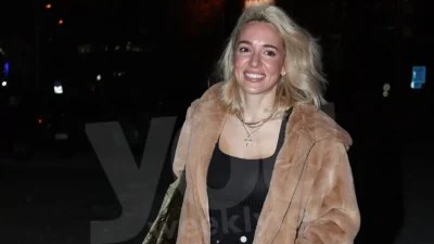 Με τα 3 παιδιά στην αγκαλιά τους - Στιγμές ευτυχίας για την Καλομοίρα και το σύζυγό της στην Αμερική