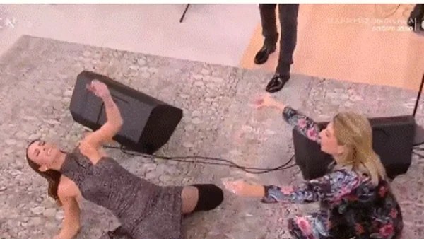 ''Γκρέμισε'' το πλατό η Μπέττυ Μαγγίρα - Έριξε βαρύ ζεϊμπέκικο στο ''Ποιός είναι πρωινιάτικα''